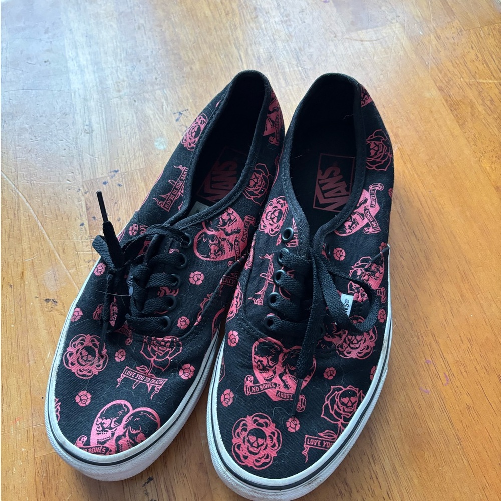 Vans Black and Red Patterned Sneakers